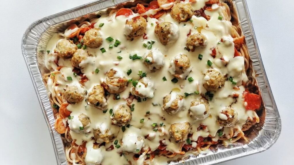 Molho branco sobre massa