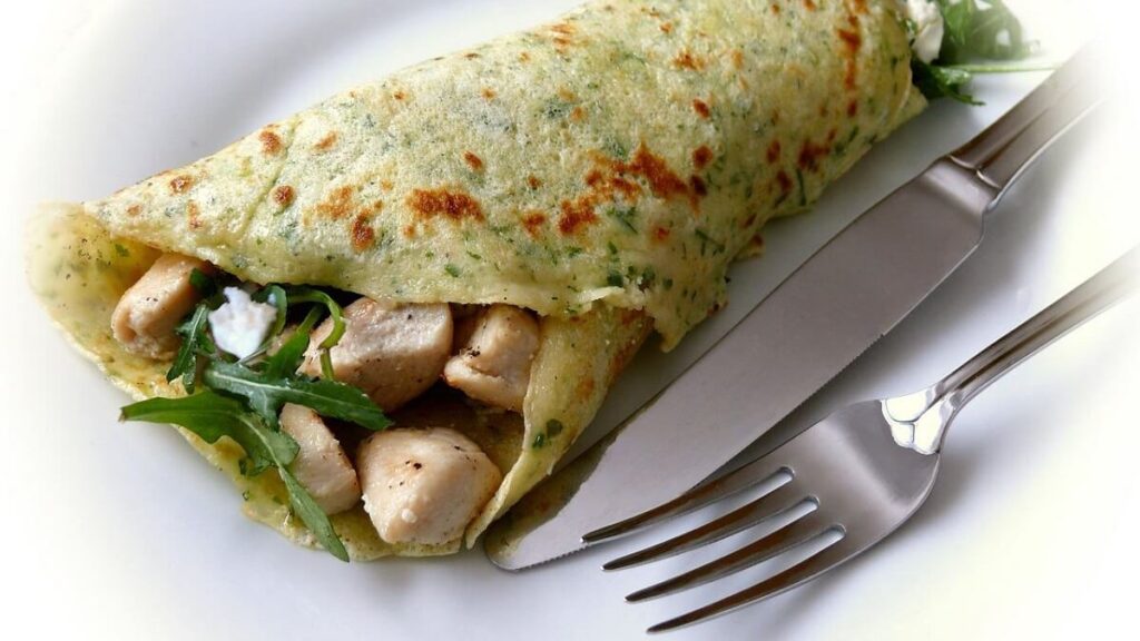 Panqueca com recheio de frango