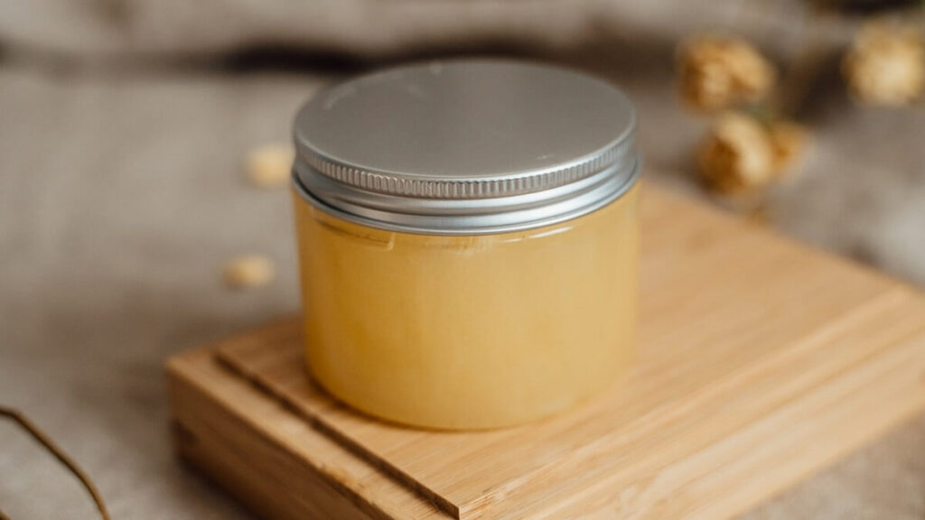 Pomada de Vick em um pote fechado