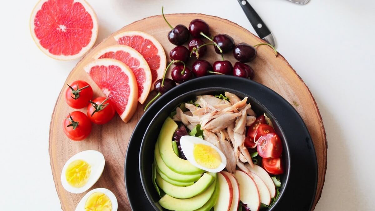 Comida saudável com frutas e legumes