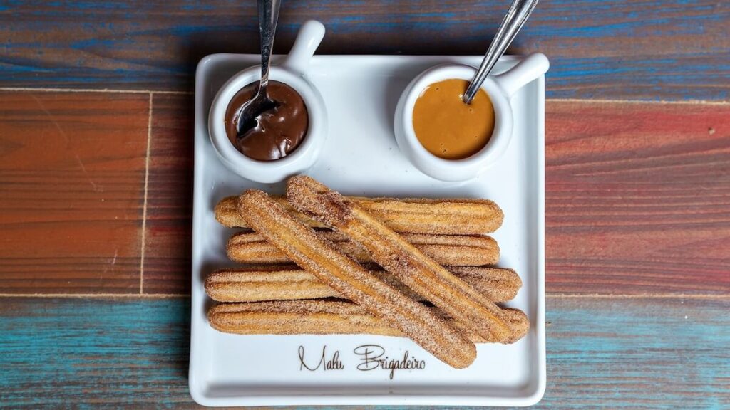 Doce de leite e chocolate com churros